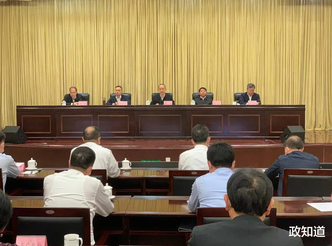 政知道 县委书记县长被免职后，省长发话：决不能再给大局添乱