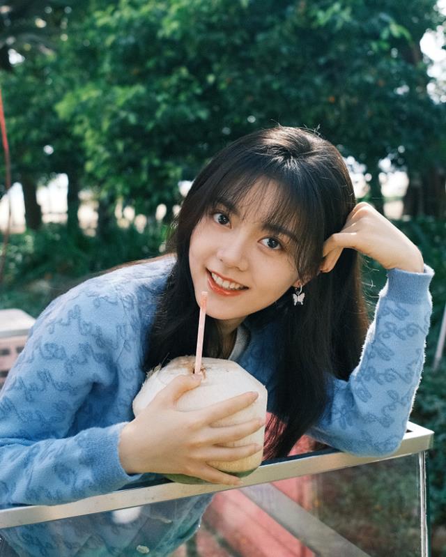 赵今麦|赵今麦换发型堪称整容，闷声一年留黑长直后，这才是“初恋脸”