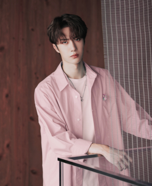 李易峰|支援变作秀？网友曝王一博到河南后粉丝齐摆拍，他挥手像是来视察