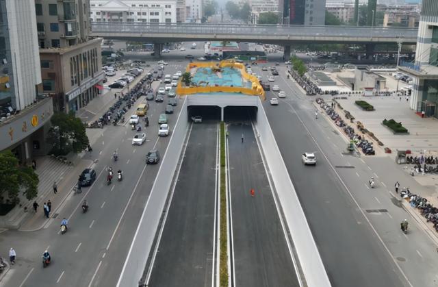 中原网 郑州桐柏路下穿陇海路隧道今日上午正式通车