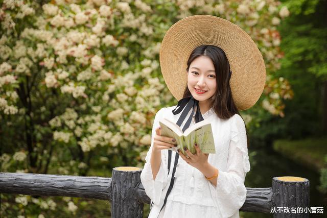 从不改名的小蘑菇|男子相亲遭嫌弃，相亲女发朋友圈吐槽，“每月才挣7000块”