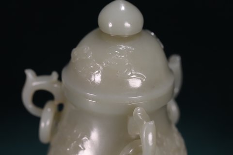 |回流 和田玉三耳盖瓶、和田青玉质