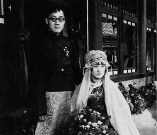 徐志摩|徐志摩死亡现状:额头有个洞,半边身躯被折断,冰心悼词暗有所指