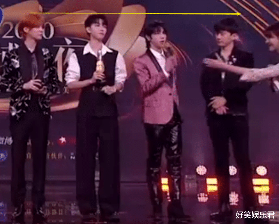 鹿晗|178的鹿晗和180的王俊凯站一起，看清两人的鞋底，谁撒谎很显然