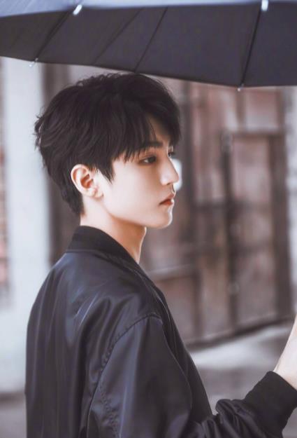 陈亚男|王俊凯大学室友兼好朋友恋情曝光,小凯要被喂狗粮了!