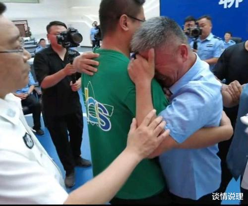 渔民 郭刚堂和郭振认亲后，网友却很不开心：他们都让人太失望了