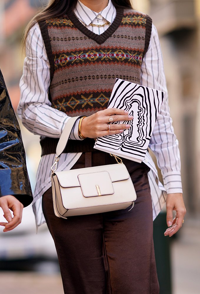 大野视家|采用条绒的面料衬衫，让时尚美丽流动，展现时尚女人味的魅力