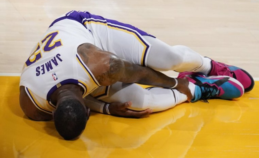 魔術(shù)隊|突發(fā)！老詹腳踝接近90度扭傷，專業(yè)醫(yī)師分析，老詹退場他難挑大梁