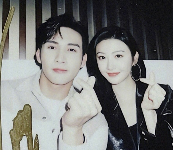 司藤|《司藤》大结局太精彩！给导演的刀片收回来了，“放肆藤你”太甜