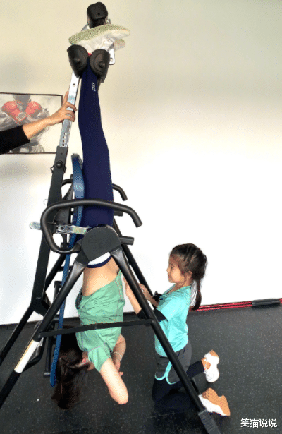 曼哈顿|章子怡带女儿做亲子瑜伽，身体柔韧度让网友佩服，醒醒默契度十足！