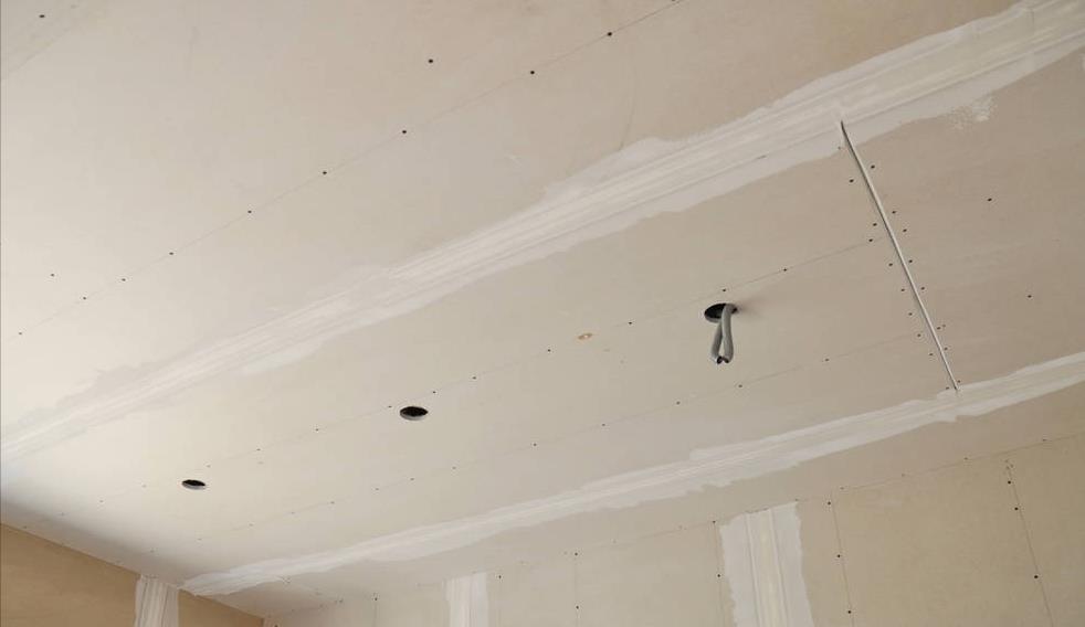 石膏板吊顶容易下垂和开裂，要知道处理方法，还要知道预防措施