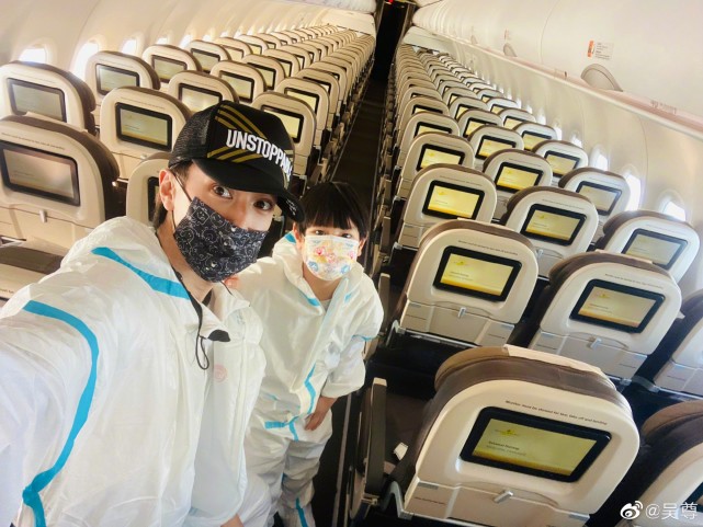 星辰大海|吴尊带全家来中国生活，晒全家福温馨有爱，俩孩子表白中国直言想去迪士尼玩