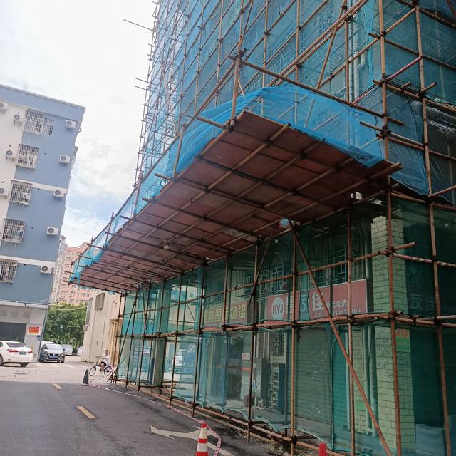 城中村|深圳某城中村民房变成公寓，房东，这点钱都交不起你工资有多低？