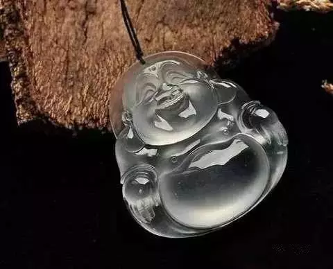 翡翠|如此梦幻的料子，雕出来的翡翠不卖几百万怎么行！