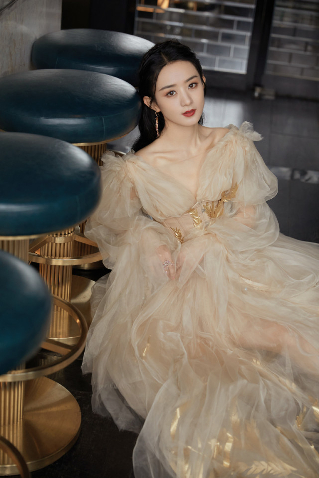 赵丽颖|《有翡》2.0？赵丽颖被曝将和00后小生出演新剧，网友：长点心吧