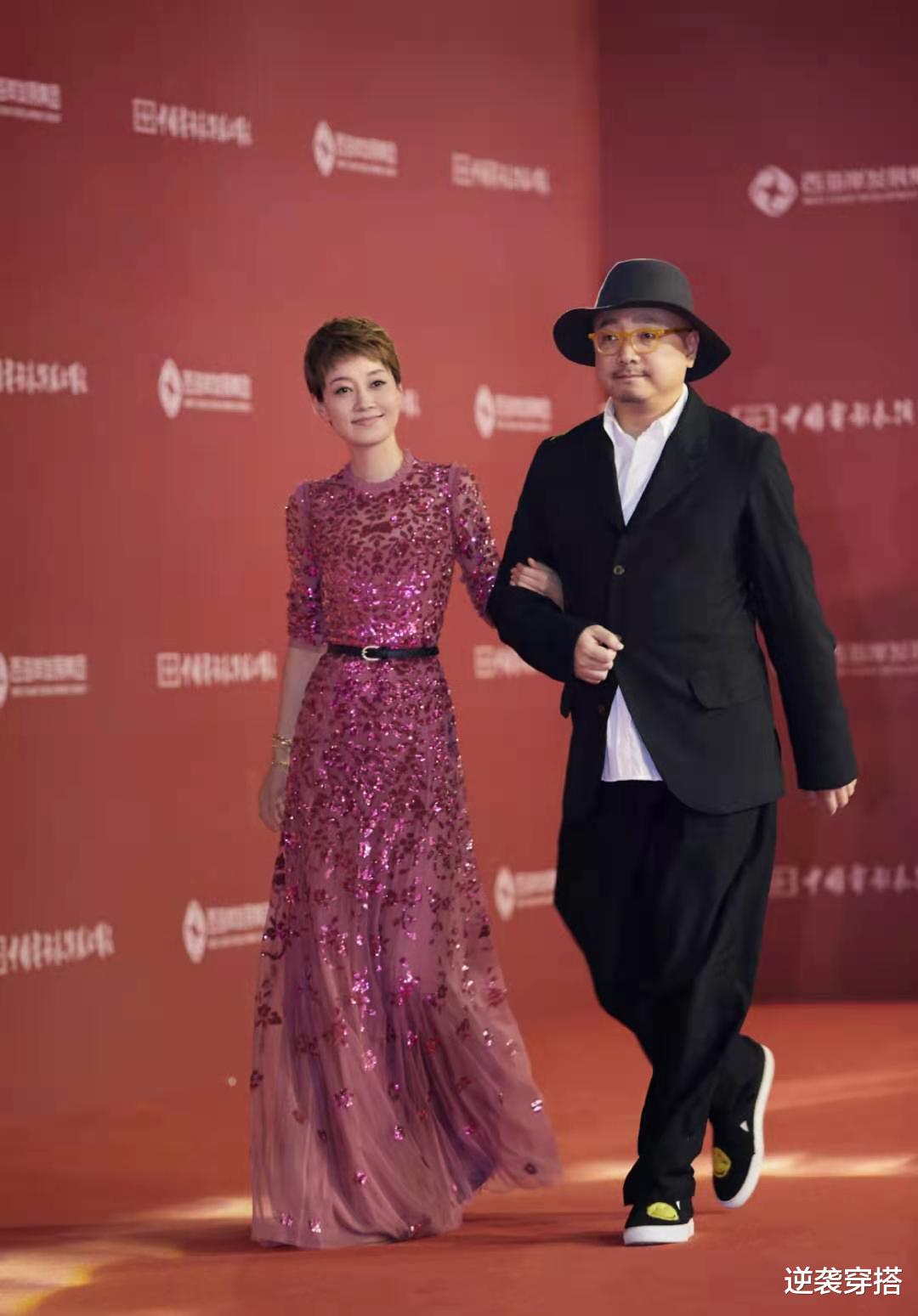 裙装|马伊琍的气质真是无敌了，穿亮片裙配短发，手挽徐峥走红毯似女王