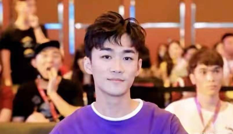 带货|为直播带货不求人真拼了,女友女仆装出镜助力,结局出人意料!