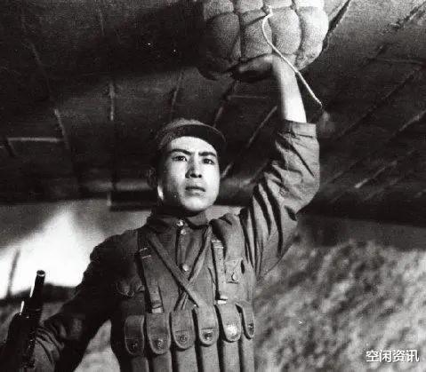 董存瑞 大家拍手叫绝，罪有应得：女子发帖侮辱董存瑞获刑