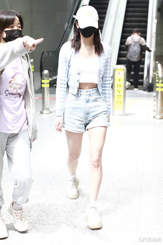 孔雪儿|孔雪儿清新小衬衫，《明媒善娶》路透，白白胖胖惹人注目