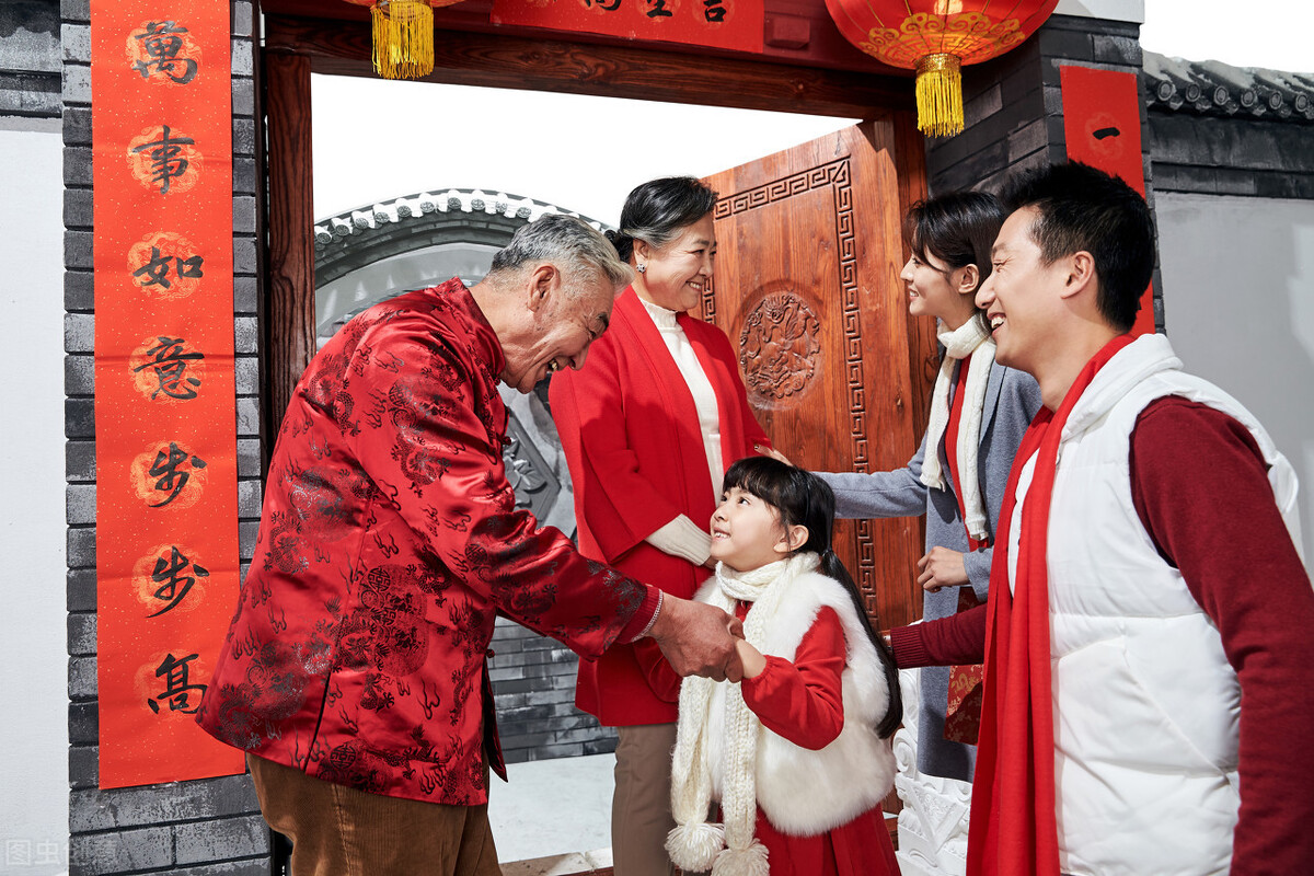 雨桐看法 亲戚来拜年期间盗窃，该不该报警，法律亲情的天枰怎么平衡