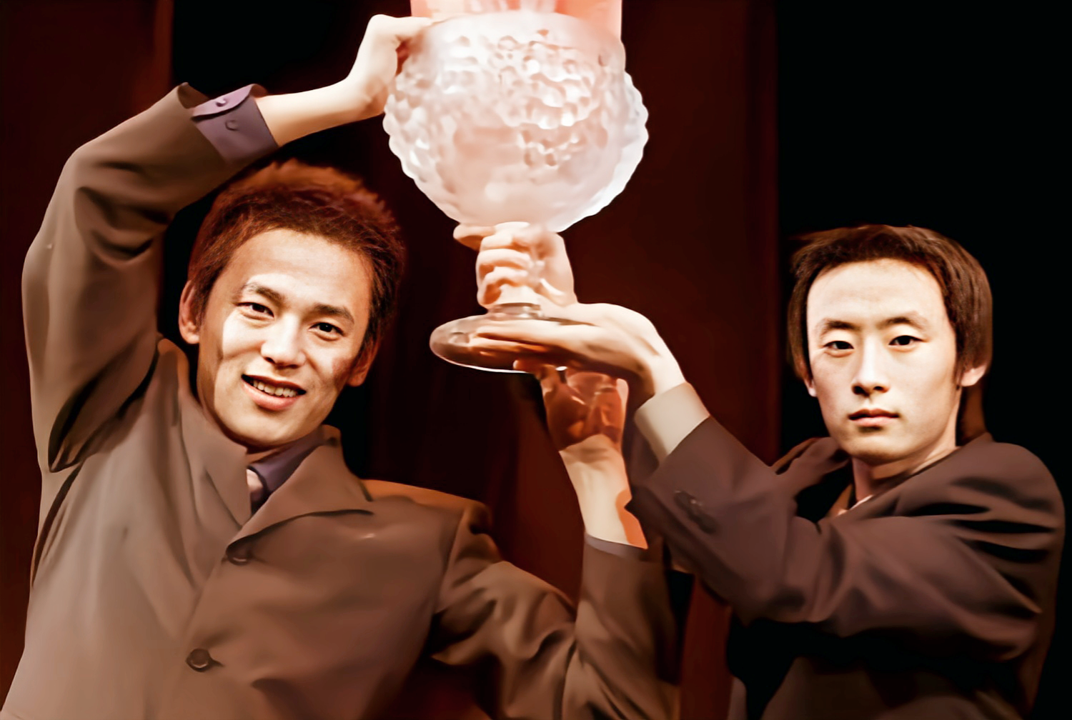 魔幻手机|13年过去了，《魔幻手机》的主演们都有了变化，只有他略显沧桑