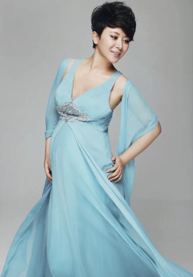 张恒|张恒和老公结婚多年，育有两个女儿，老公是圈外人？还是王挺？