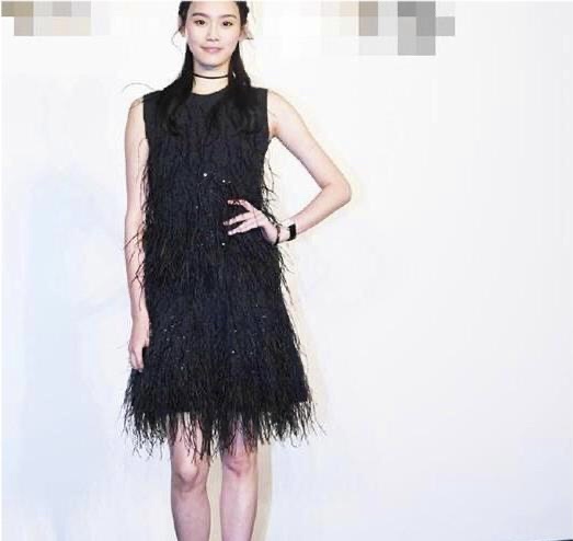 古力娜扎|杨幂与古力娜扎同框好尴尬，从头到脚都输了，一个站姿道出了一切