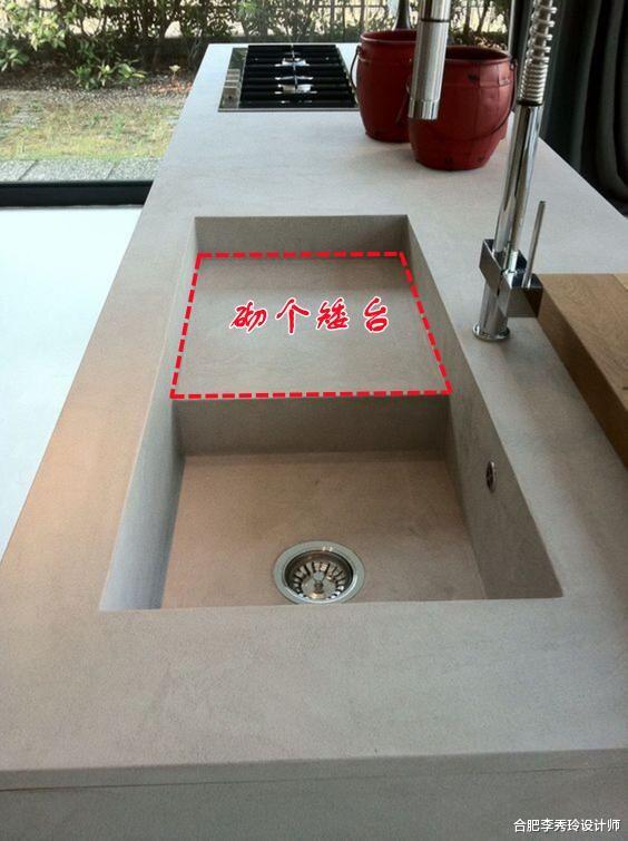 合肥李秀玲设计师|在给厨房定制操作台时，水槽加工处理内部砌矮台，置物沥水真顺手