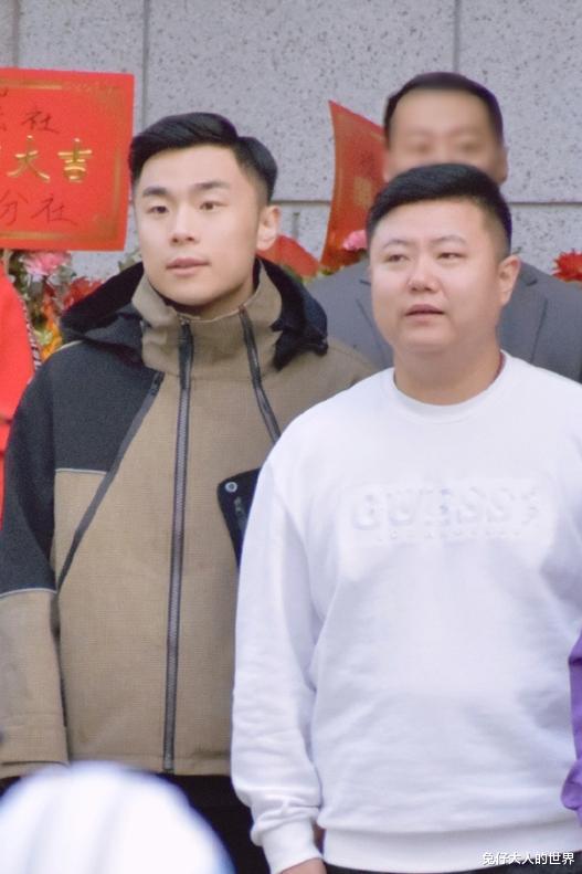 德云社杨鹤通发天德雪景照,引发网友热议,原来天德宿舍就在对面