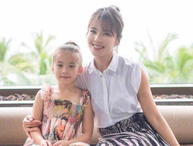 刘涛|42岁刘涛又晒健身照，“鱼池”锁骨配麒麟臂，所有女生羡慕了