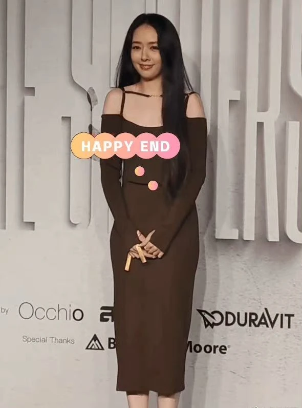 郭碧婷|小向太郭碧婷越来越有婆婆风范！穿紧身裙走红毯，有小肚子也自信