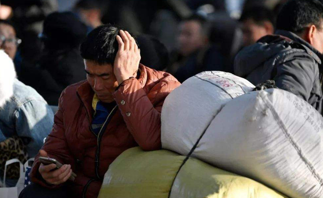 穿衣搭配|70后是最辛苦的一代？退休后也休息不了，还得带孙子，担子又重了