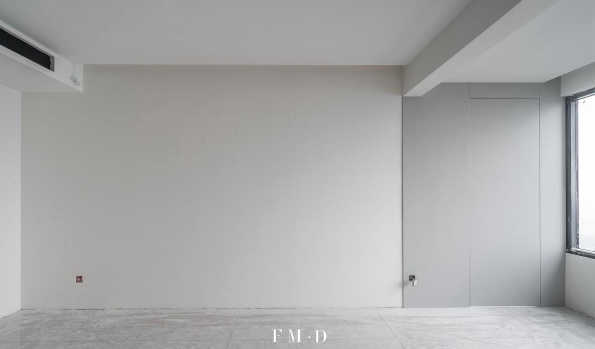 7米多长的大阳台户型,装隐形门藏一半留一半,洗、晒、住3不耽误