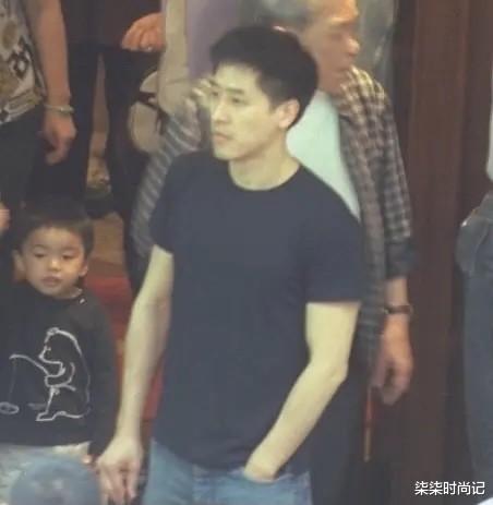 张国荣|张国荣挚爱唐鹤德罕见晒照，两鬓斑白仍旧帅气，62岁还是单身