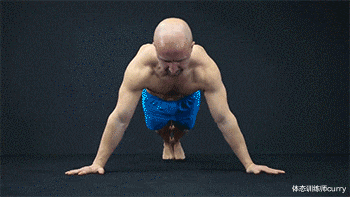 体态训练师curry|健身房自重练胸，究竟谁是练胸之王？
