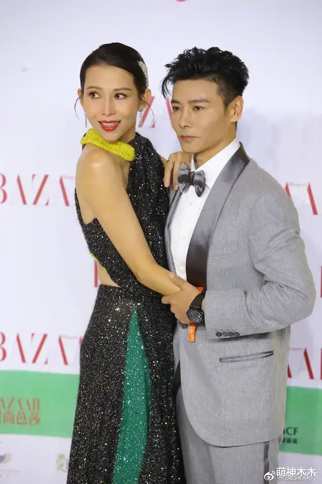 高定|芭莎慈善夜红毯生图来了！杨幂复古大花裙压场，杨颖高定首穿迎战