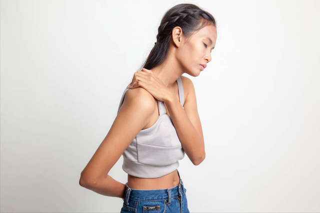 睡眠|临睡前玩手机，长期如此，这4个现象或将会“登门拜访”