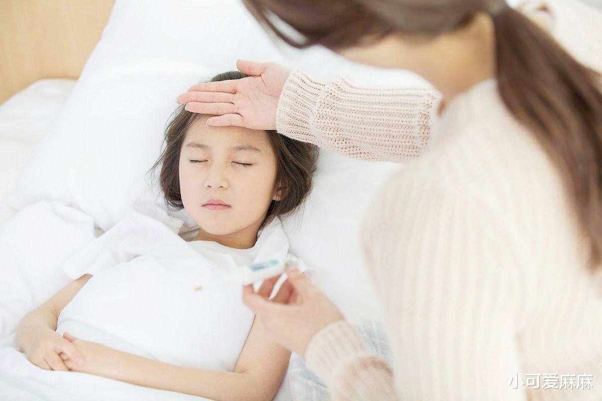 小可爱麻麻|给女儿梳头发现“小米粒”,爸爸带去检查,医生的话让他感到后怕