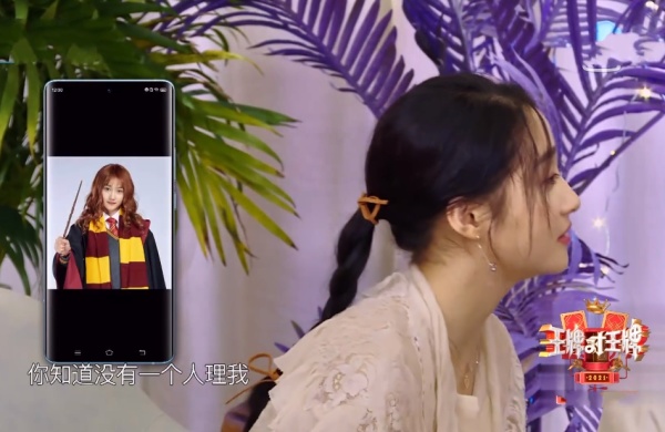 王姬|腿太长怎么席地而坐？看到关晓彤的坐姿，网友：佩服！