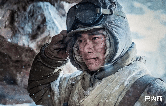 易烊千玺|21岁的易烊千玺开始转型,新角色如老父亲般,少年感全无