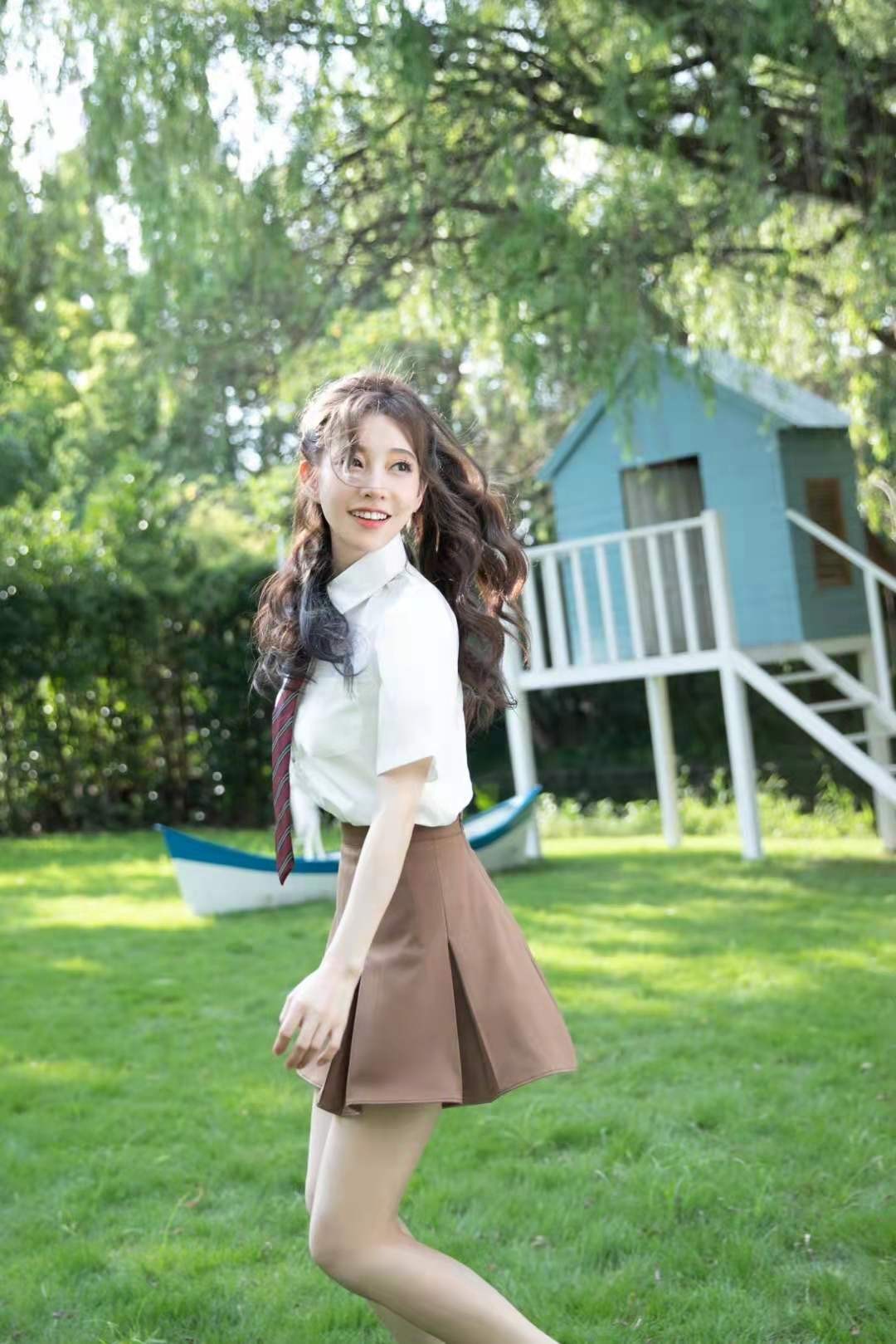 圣诞节|冯提莫紧跟潮流，圣诞变装美翻众人！不愧是风格驾驭小达人