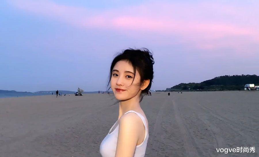 鞠婧祎|鞠婧祎穿山寨又翻车，和杨幂“同款”毛衣，却被嘲：假人穿假衣