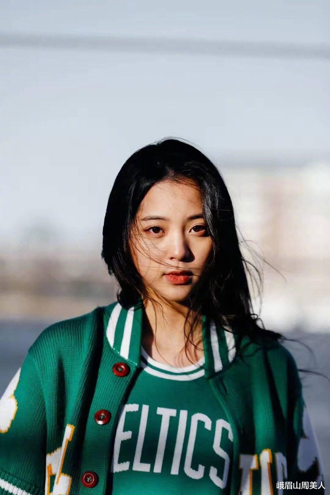 苹果 ?女人不管年纪多大，出门尽量化淡妆！尤其这3个部位，减龄增气质