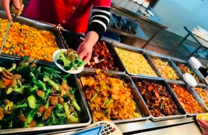 兜妈爱叨叨|“虚弱男孩”火了，用美妆蛋呈现病态妆容，食堂阿姨手抖被治好