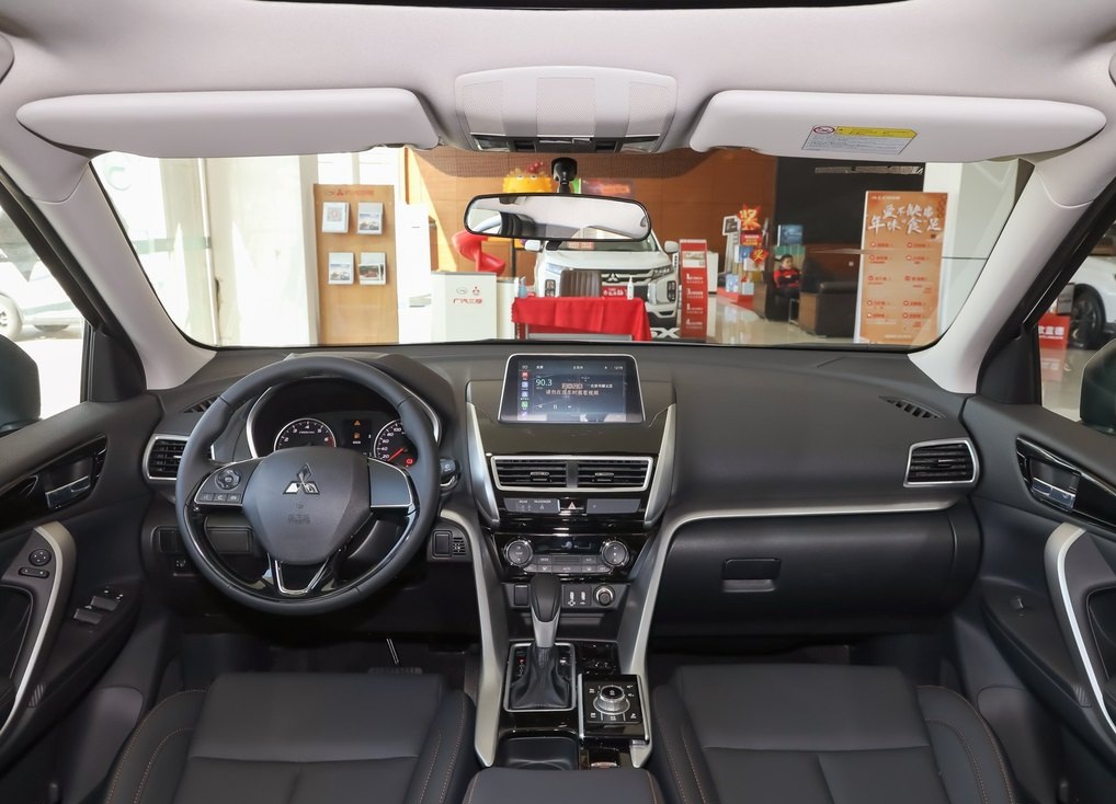 SUV|三菱发飙了！11万起，新SUV搭载跑车外观，悬浮式贯穿尾灯真帅！