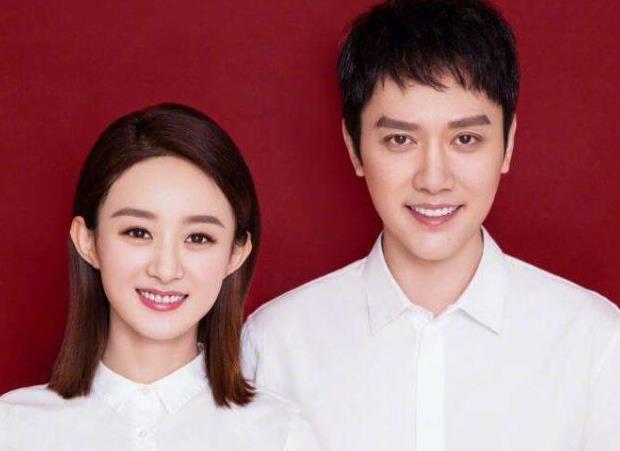 赵丽颖|赵丽颖离婚后首次出席活动，穿白衬衣格子裙，站在台上抹眼泪