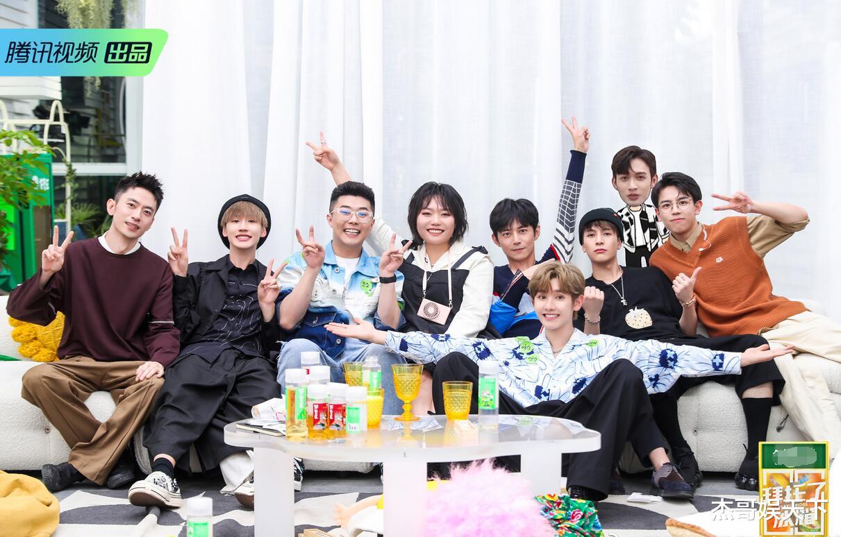 郭麒麟|郭麒麟和杨超越送礼，一个实用型每期都用，一个趣味型使用率极低