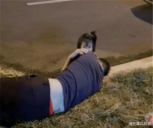 周兰育儿日志|爸爸喝醉躺在路边呼呼大睡，孩子蹲在一旁守候，小朋友：我太难了