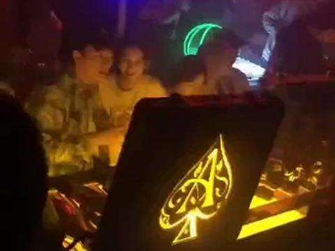 王思聪|商业鬼才王思聪一场“王的盛宴”,竟然把夜店的黑桃A带火了