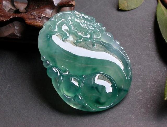 哈轩翡翠|用酒精擦过的电脑屏幕会报废！那翡翠呢？